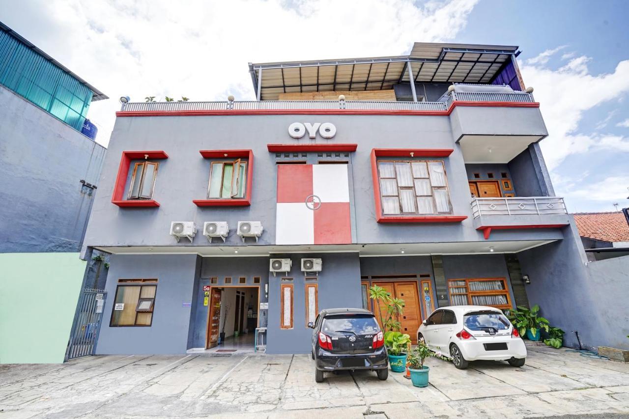 Oyo 1932 Srimahi Residence Bandung Extérieur photo
