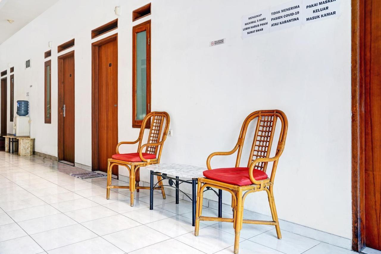 Oyo 1932 Srimahi Residence Bandung Extérieur photo