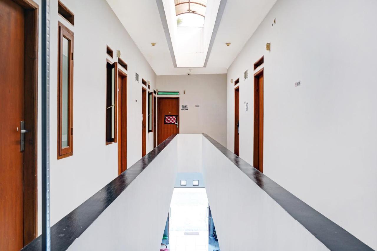 Oyo 1932 Srimahi Residence Bandung Extérieur photo