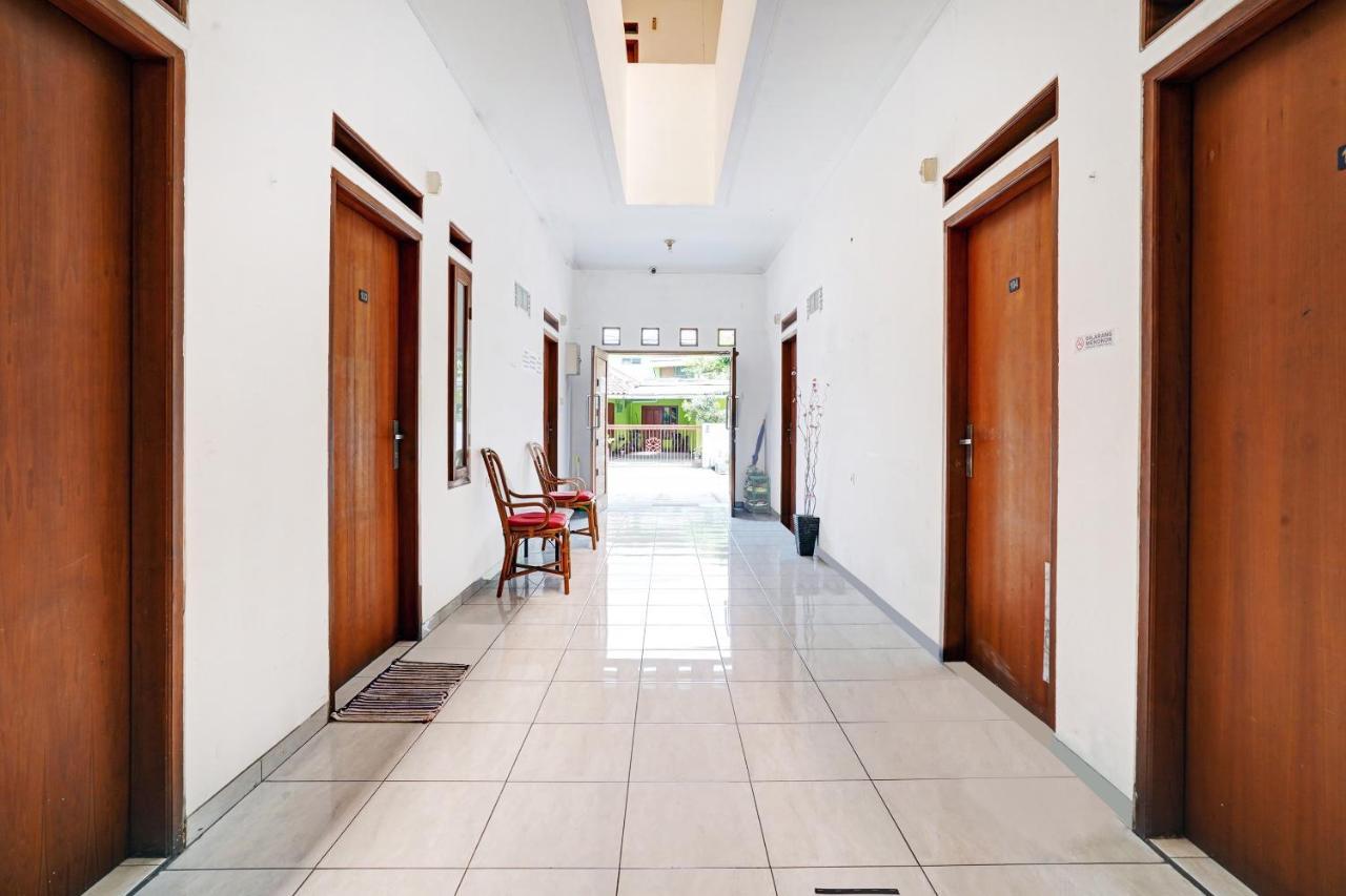 Oyo 1932 Srimahi Residence Bandung Extérieur photo