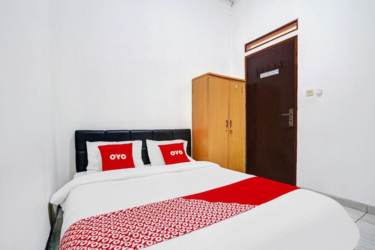 Oyo 1932 Srimahi Residence Bandung Extérieur photo