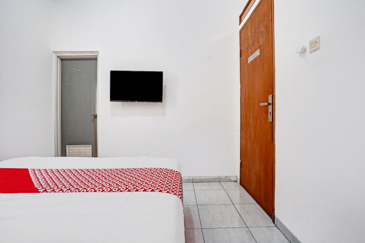 Oyo 1932 Srimahi Residence Bandung Extérieur photo